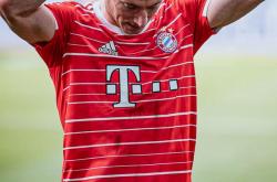 莱万多夫斯基在拜仁比赛中爆冷，高光表现引发热议！的简单介绍