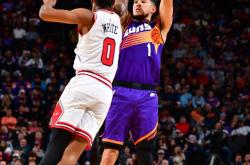 穆古鲁扎回归赛场，赛况扑朔迷离首场状态亮眼，公牛观众沸腾！的简单介绍